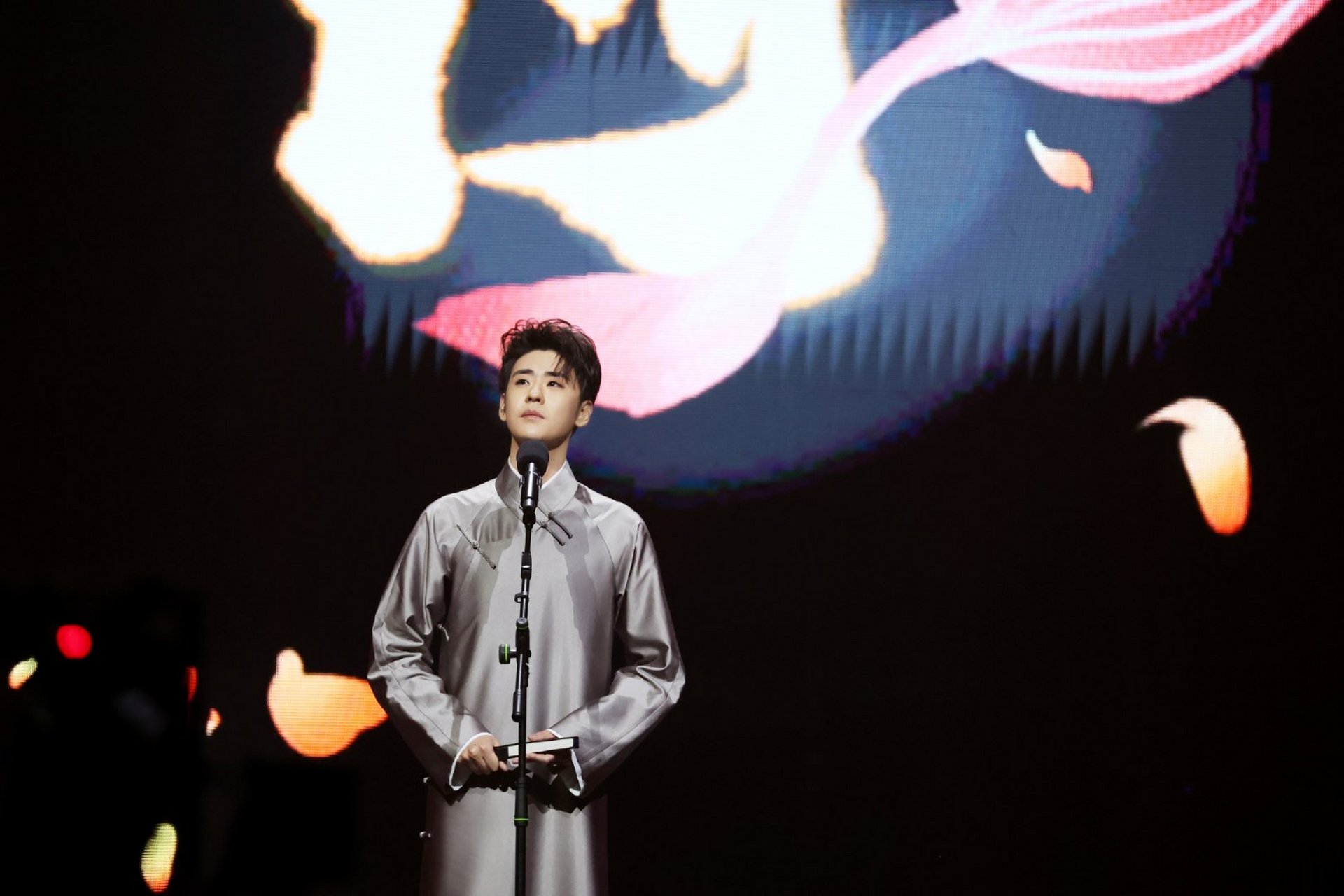 张云雷穿大褂唱探清水河#   早安,我的角儿,喜欢你的第333天.