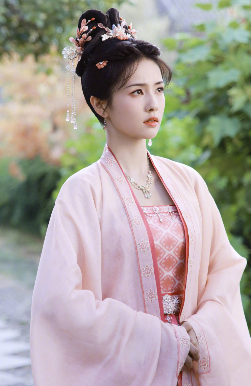 白鹿穿古装真的很仙!         #美女# #白鹿