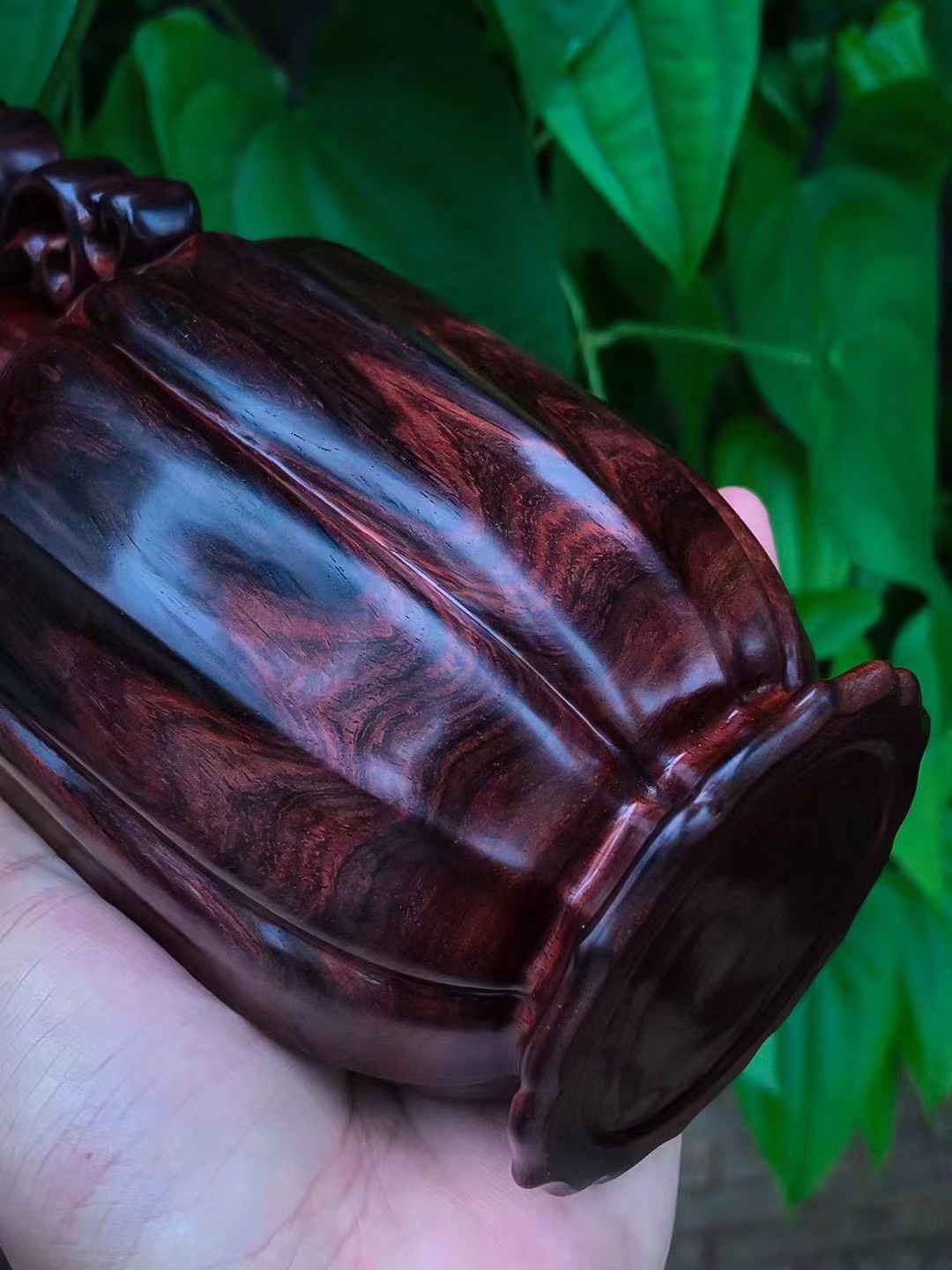 海南黄花梨【双耳瓜棱瓶】 海黄全紫极品老料,制作工艺严谨,山水纹