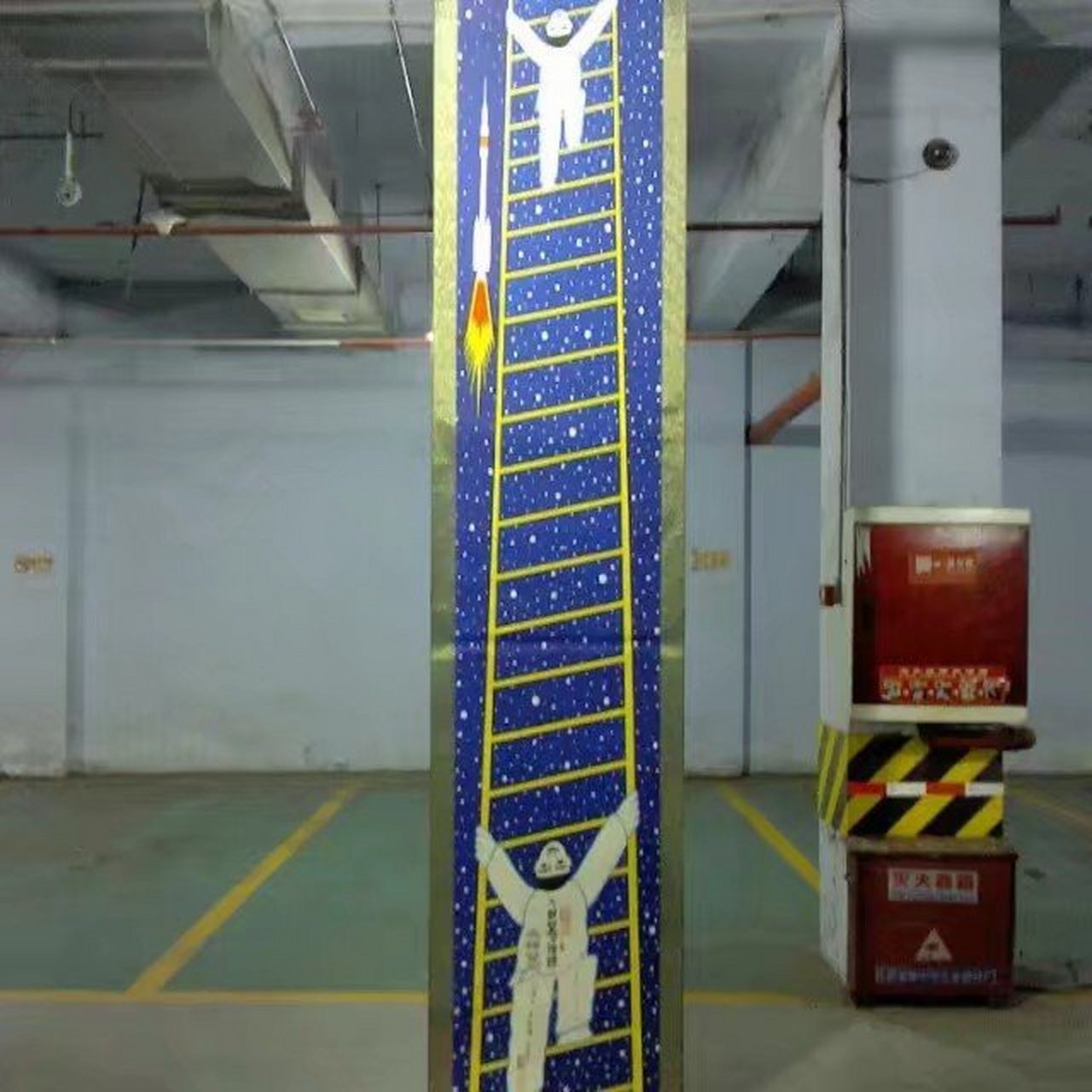 作者:何玉平 国画《天梯登月》七米立轴,与《进化图》七米长卷,是大地