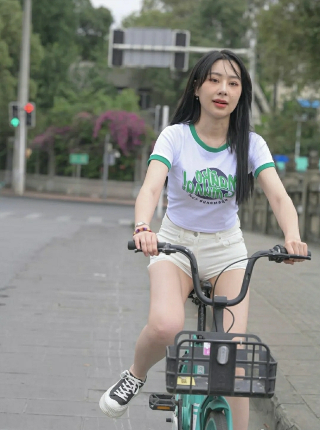 外国人看南京照相馆哽咽落泪