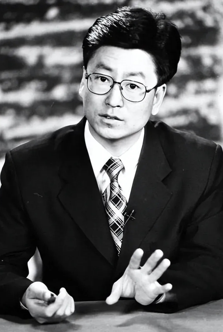 这还是当年那个帅气的白岩松吗?