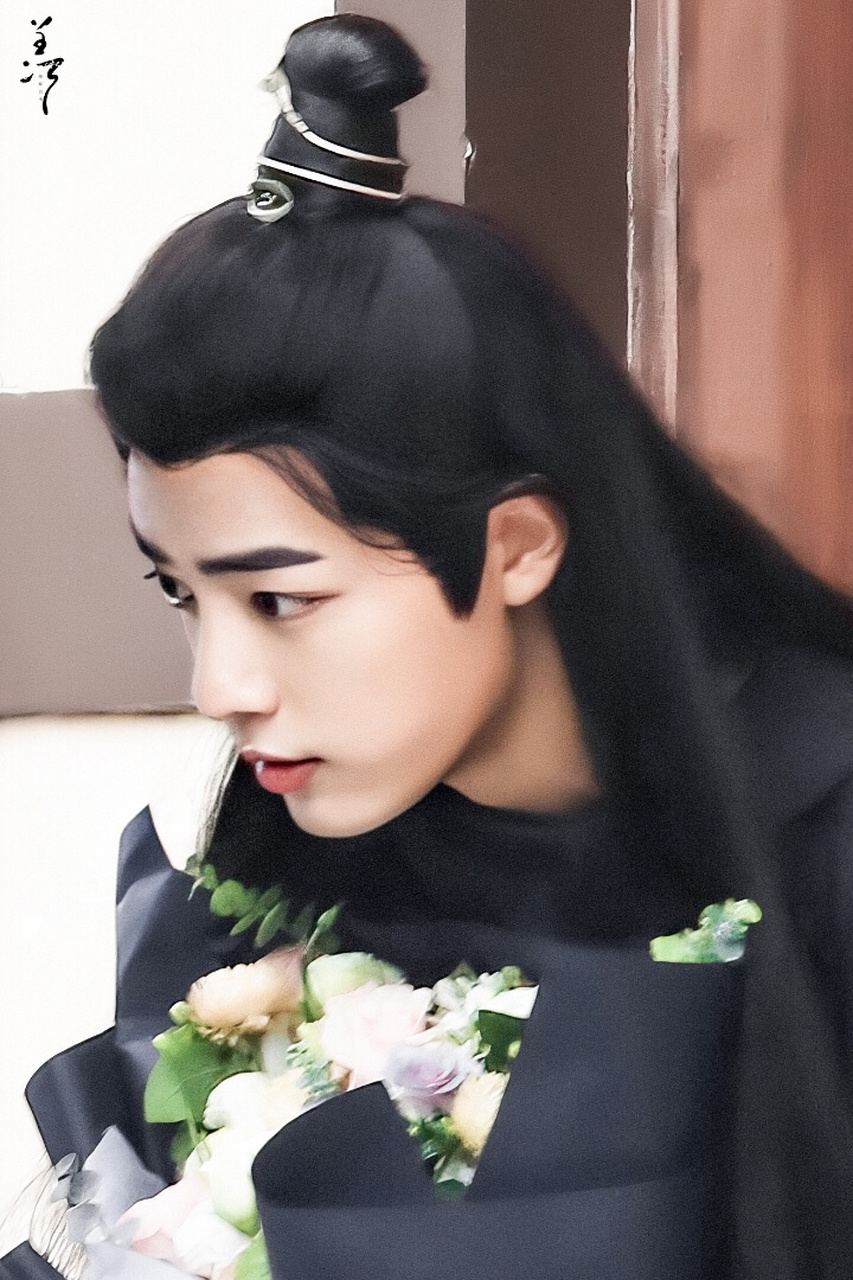 给#肖战# #王一博# 送花花啦【明星人气榜_百度百科】