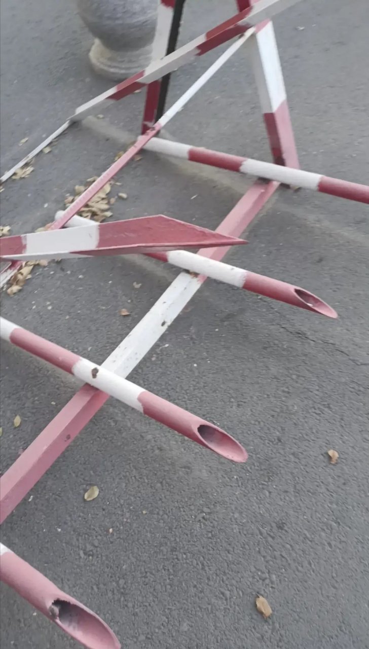 这种路障,酷似"拒马枪".