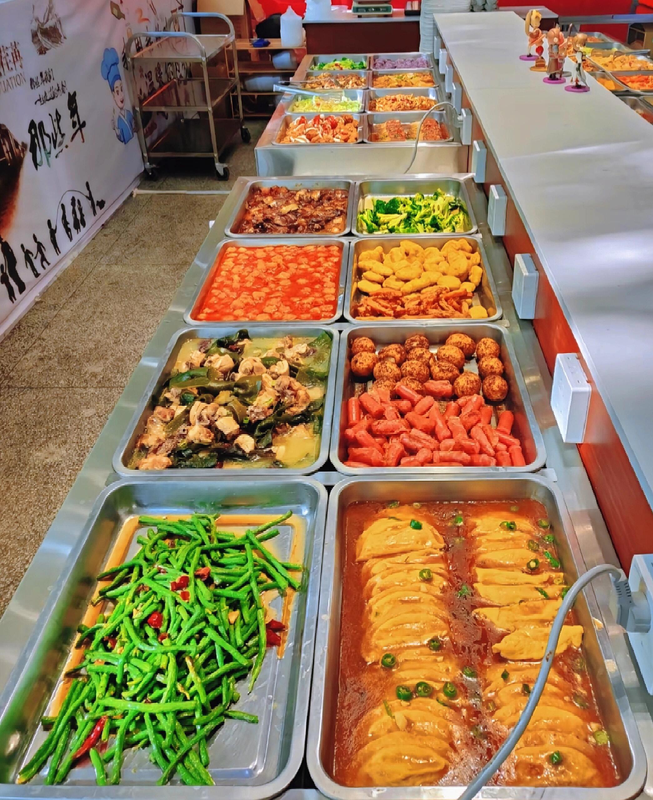 食堂自助餐,不用担心阿姨手抖的问题