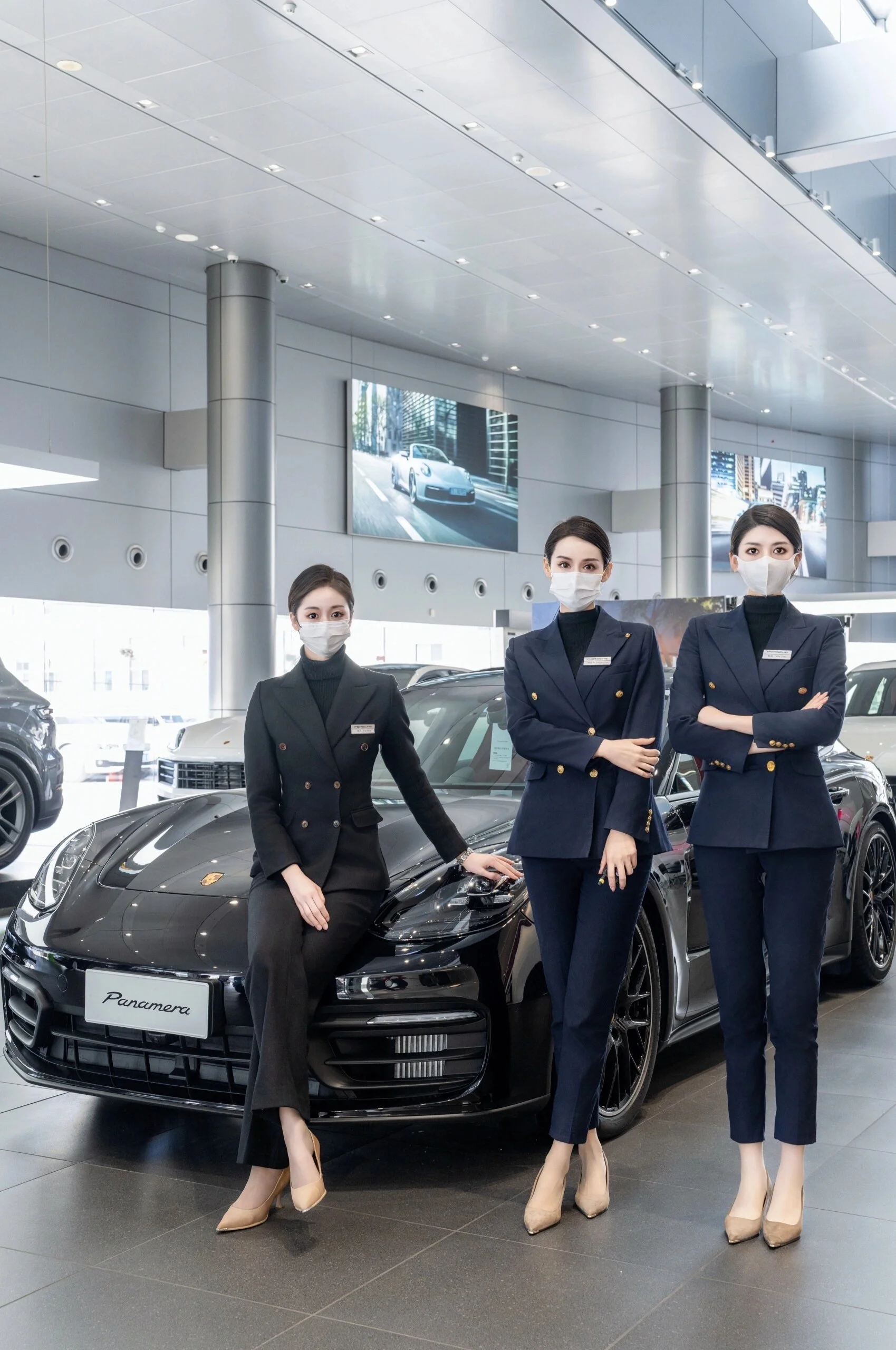 当你进了保时捷4s店,会觉得为什么那么多人来买保时捷了?
