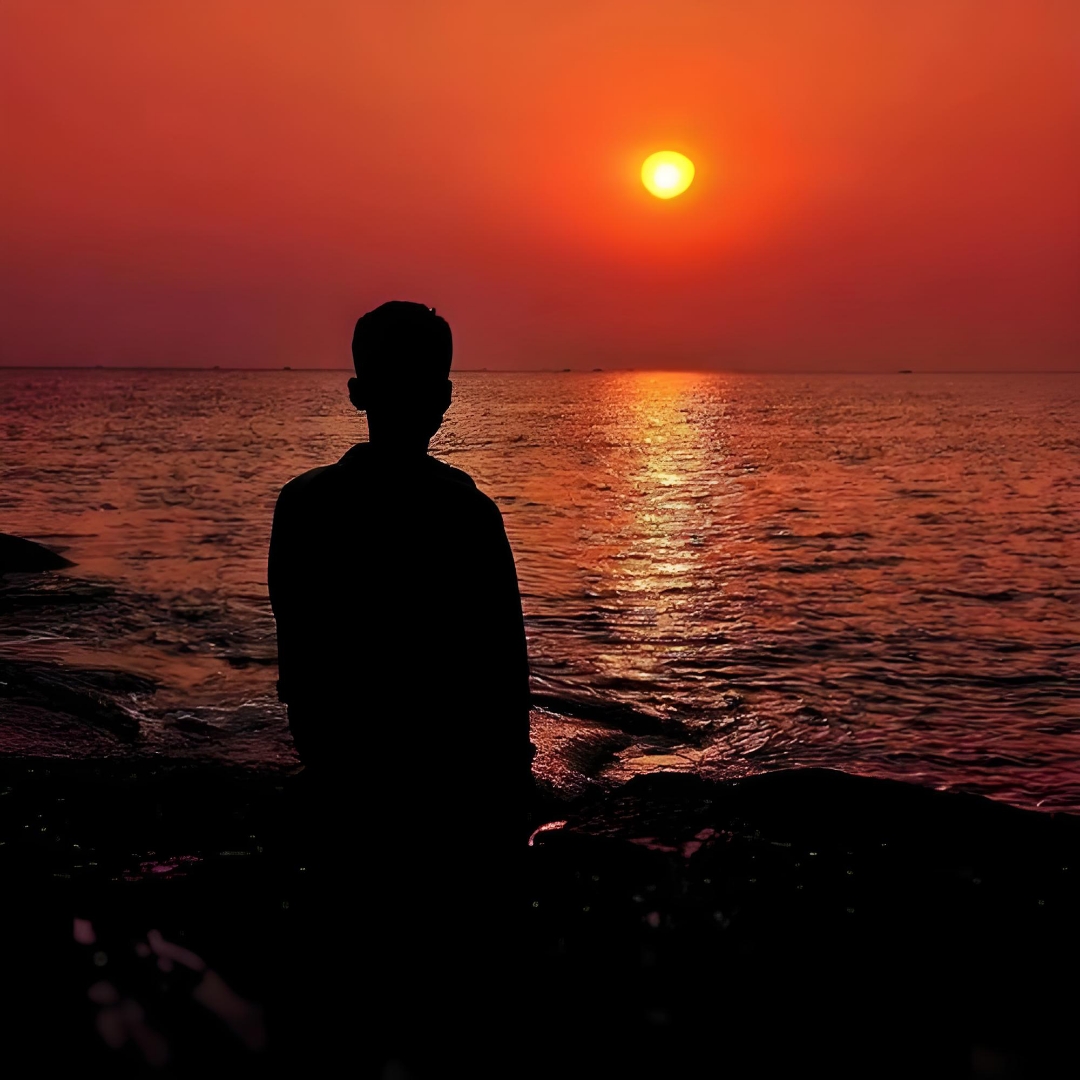 七绝·背影(新韵) 吴春生 模糊背影显身形, 享受孤断眄