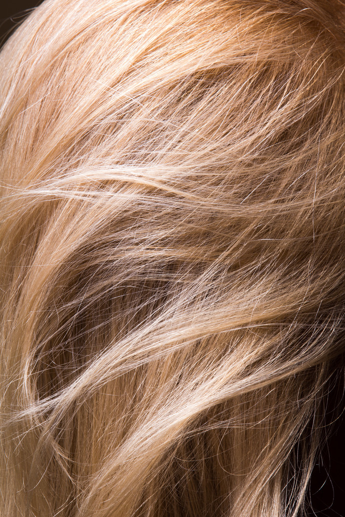 七绝·头发 吴春生 生长随心却被裁, 满足需要任安排