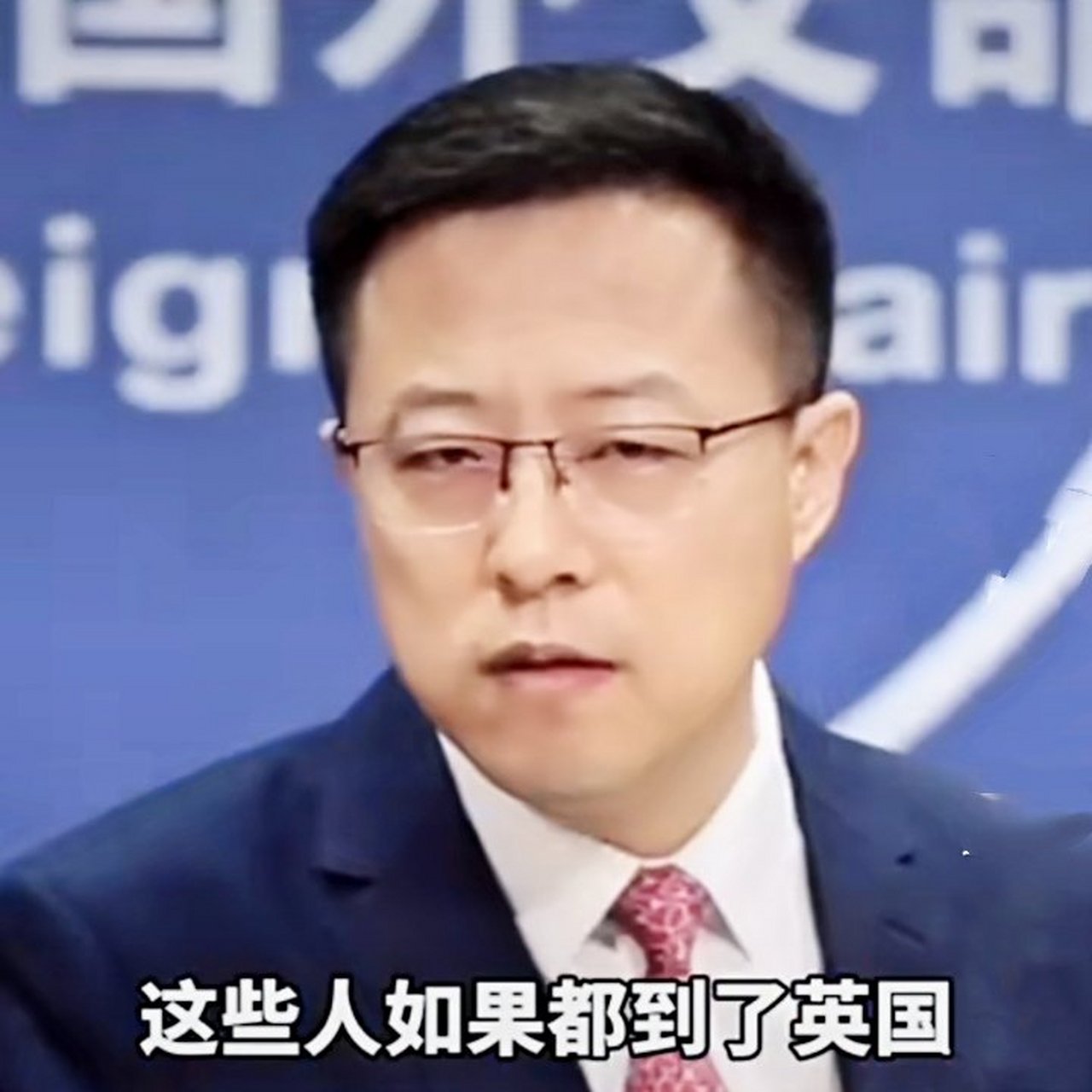 看看坚哥的眼神,点个赞!