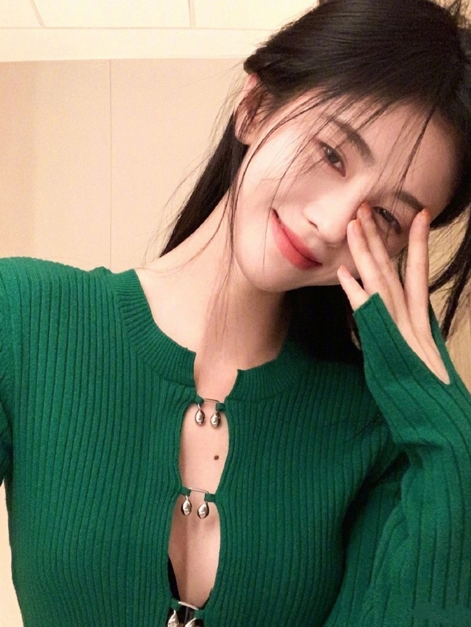 鞠婧祎自拍届天花板#旅行少不了的悠闲风穿搭#