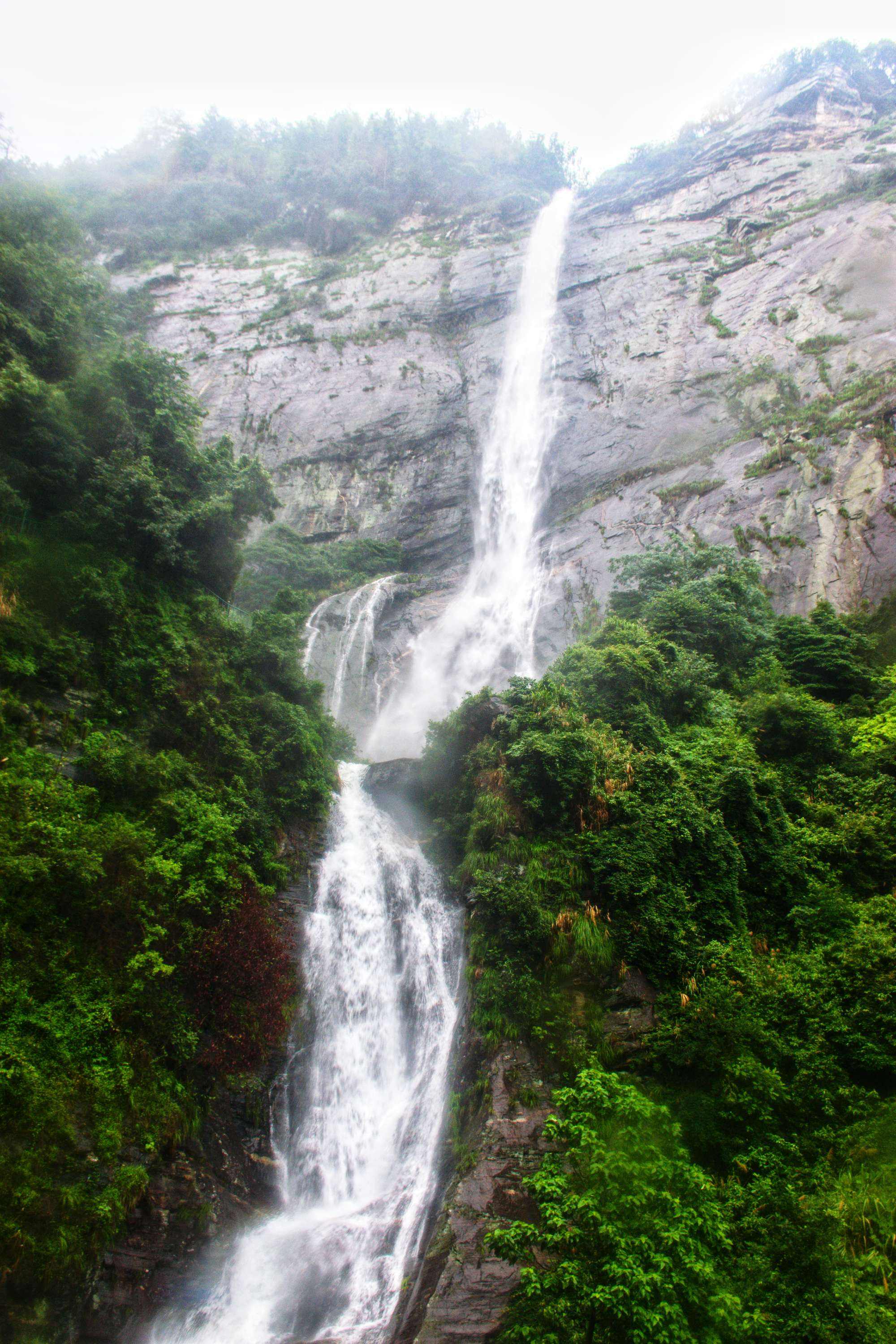 望庐山瀑布风景区图片