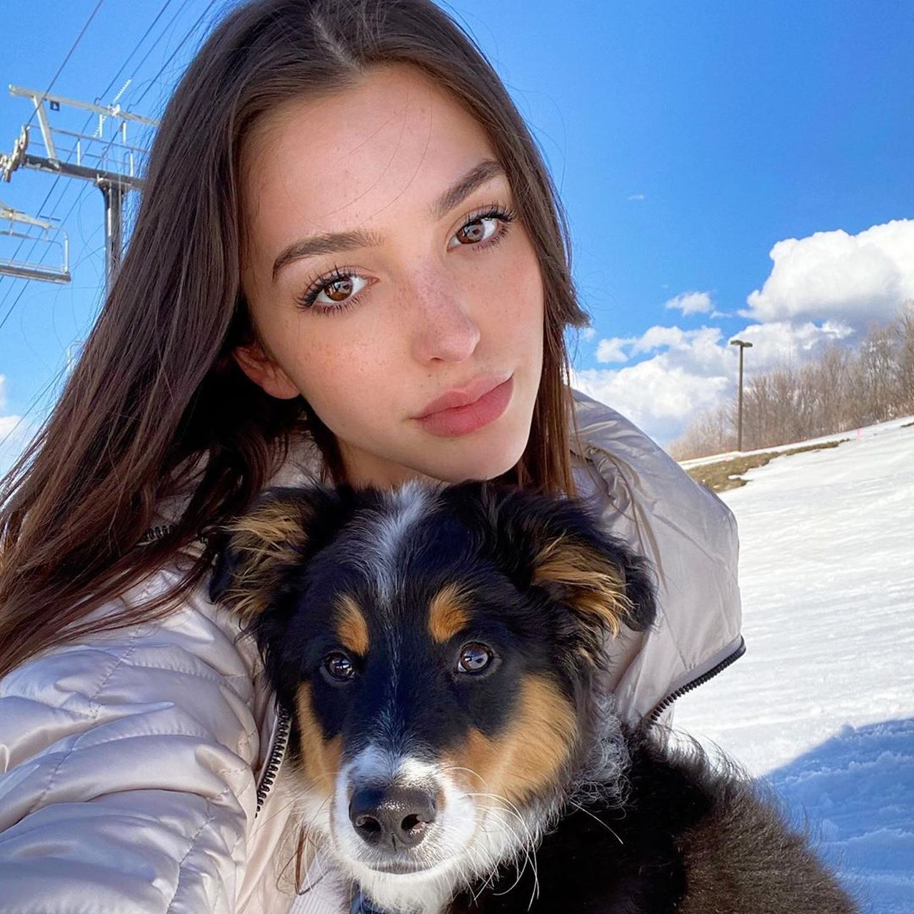 法拉奇(celine farach)在社交网络(ins)发布的一组最新照片.