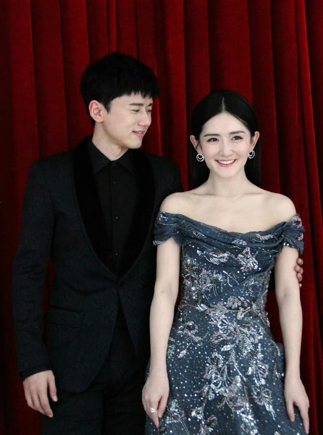 此热梗实际上是张杰与谢娜夫妻近期互动引发的一场幽默话题,该话题起