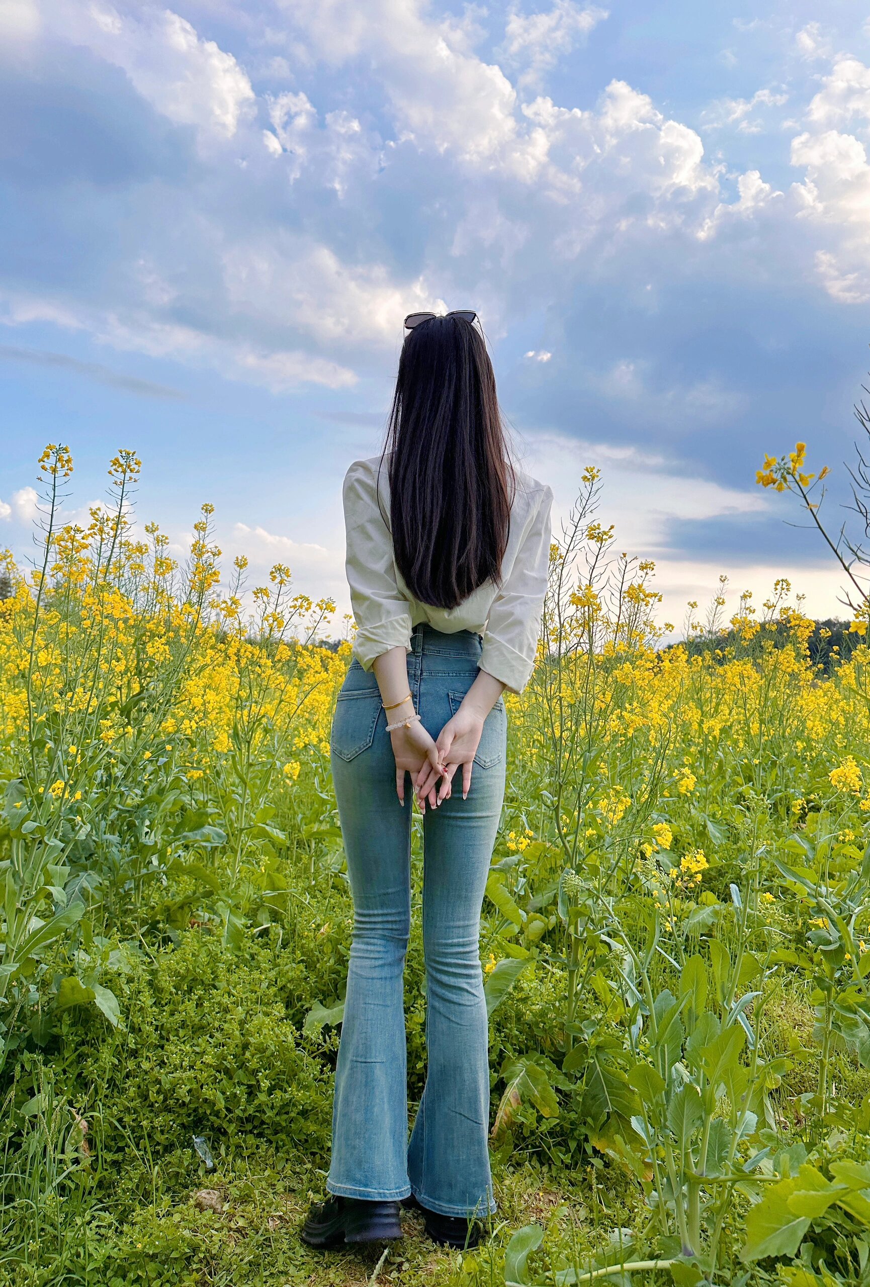 灵魂拷问,路边的野花要不要采美女