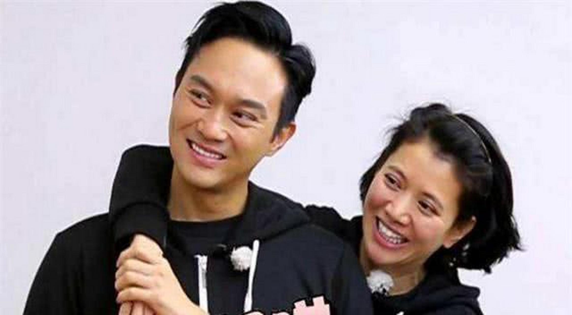 清流爱情 梁咏仪和张智霖在一次的同台合唱中,宣布恋情.