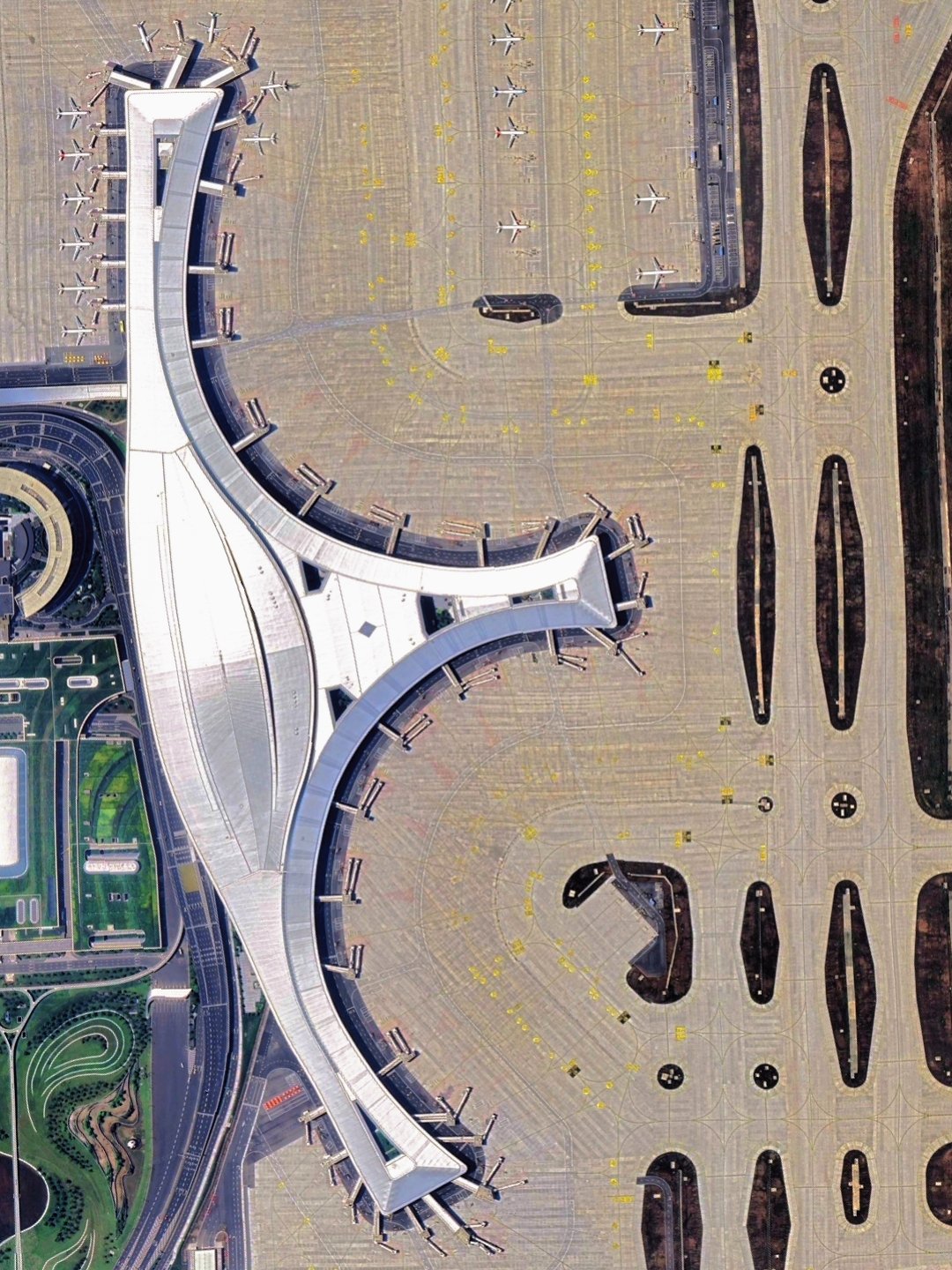 成都天府国际机场,位于中国四川省成都市简阳市芦葭镇空港大道,北距