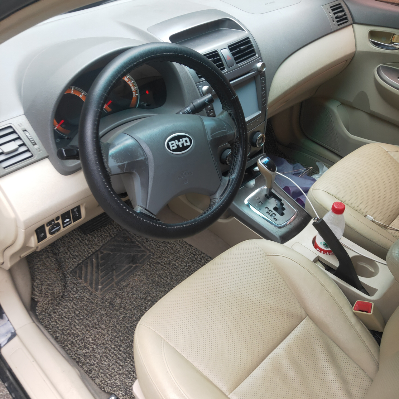 14年上牌比亚迪l3自动挡1.6w