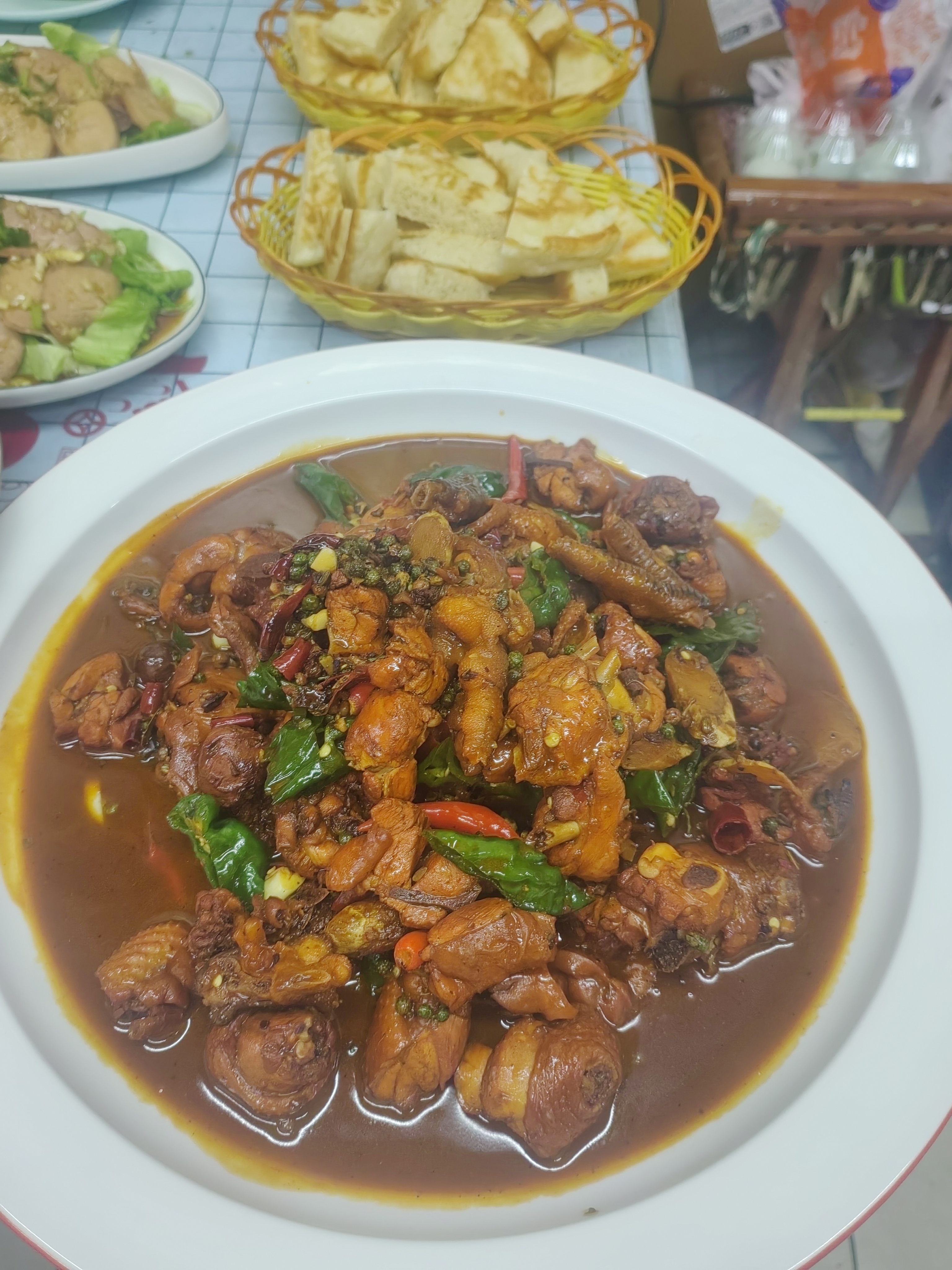 给大家推荐一家超好吃的小店,特色炒鸡泡饼味道超级棒!