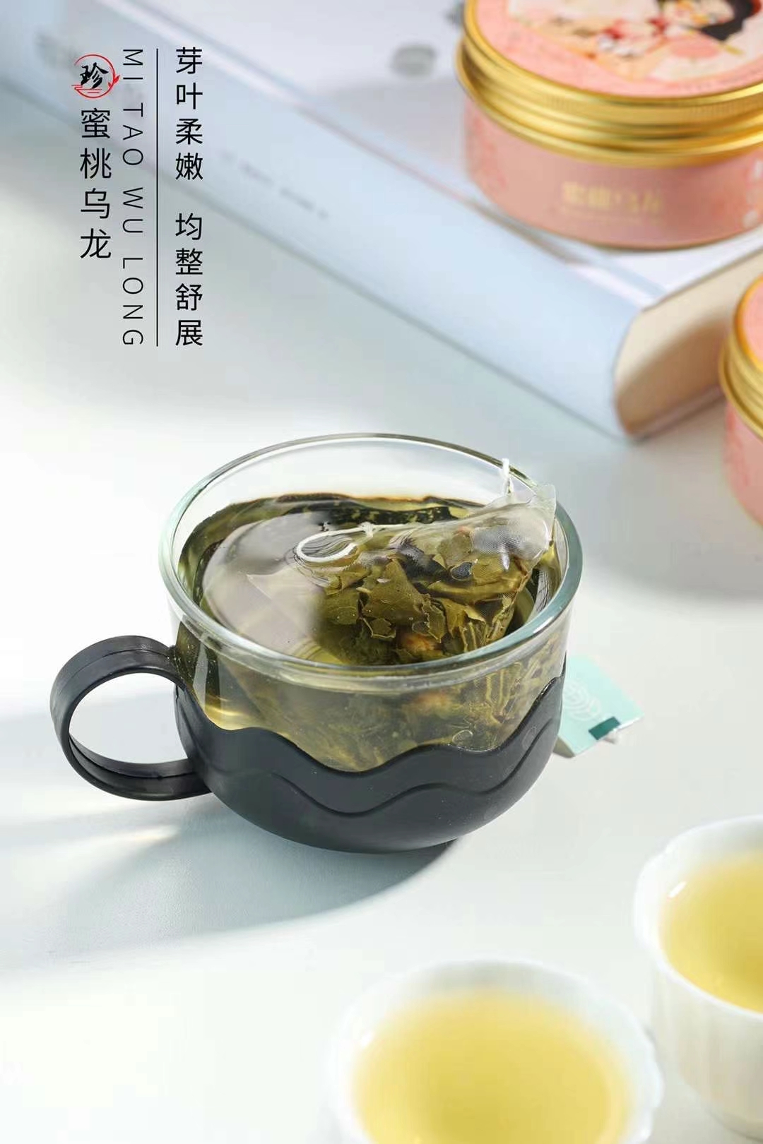 蜜桃乌龙茶,由乌龙茶,蜜桃,苹果以及食用香精制作而成的一款现代健康