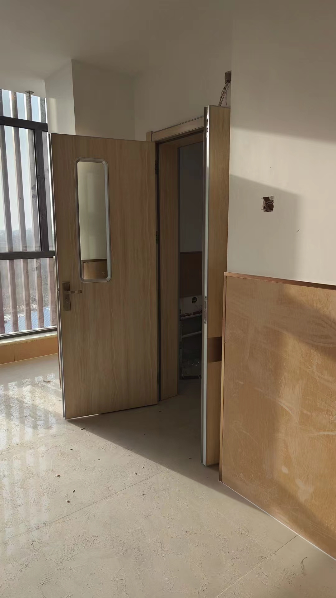 木制医疗门医院病房门木纹橄榄木安装实景