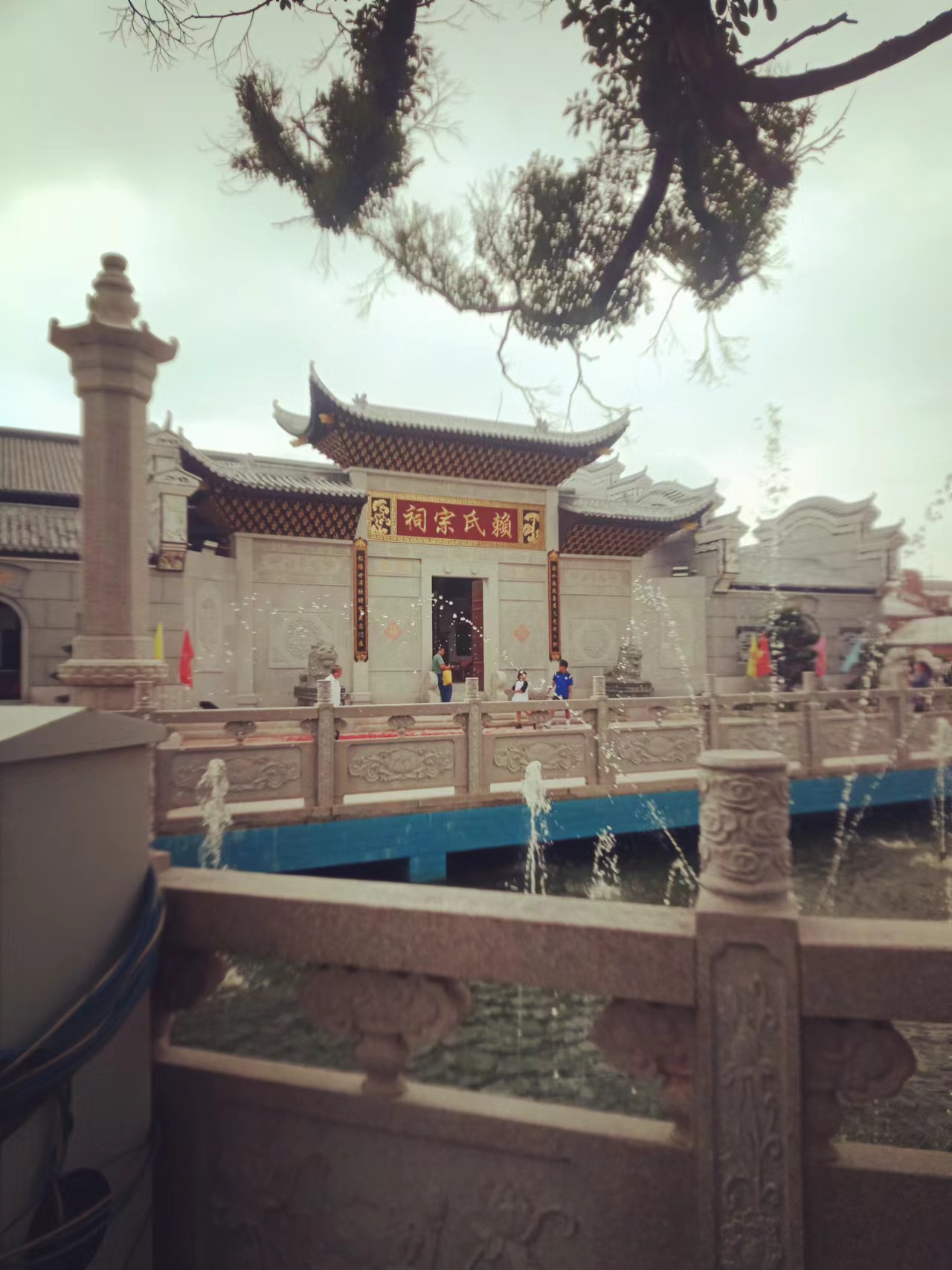 道号布衣子,故也称赖布衣,又号称"先知山人",江西省赣州市定南县凤