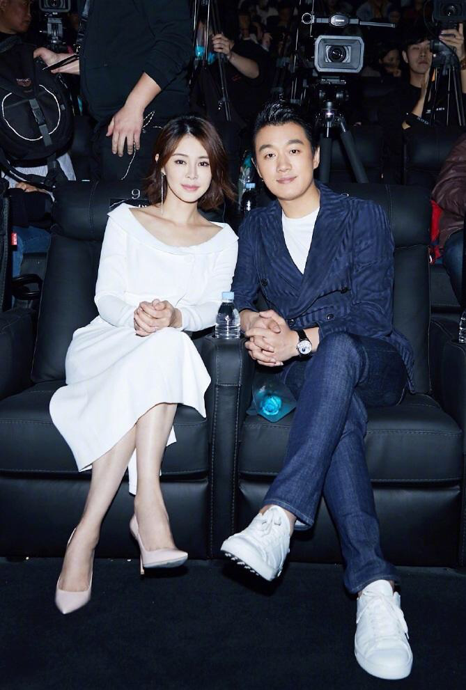 2008年4月17日,佟大为与关悦举行婚礼,现场佟大为对妻子关悦的感人