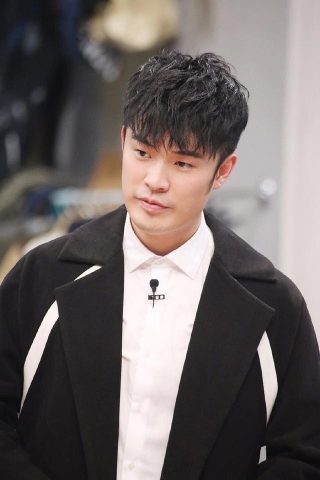 陈凯歌是陈赫的表叔,但实际陈赫也并非因为靠着陈凯歌的名气走红,陈赫