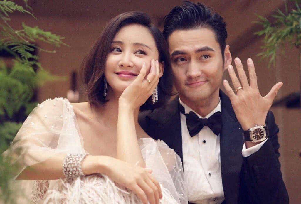 而张歆艺也在微博上放了很多袁弘不修边幅的照片,他俩真的是所谓的"