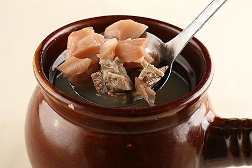 莲藕排骨汤是武汉的一道名菜了,属于鄂菜系,主要以排骨和莲藕为主要