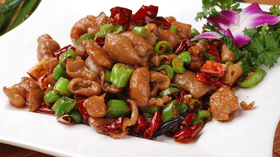 常德的肥肠火锅,经过不断改良与创新,如今的肥肠火锅锅中是洗得很干净