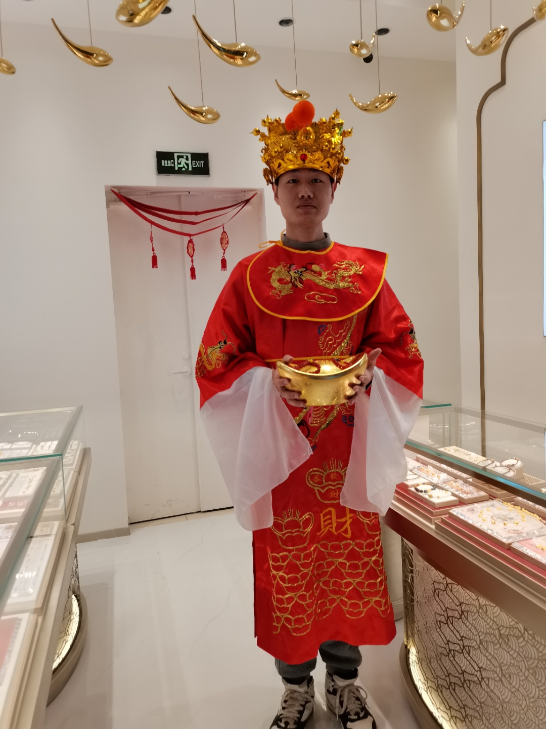 他#冬季旅游去哪里# 今天穿了一件超酷的传统服饰