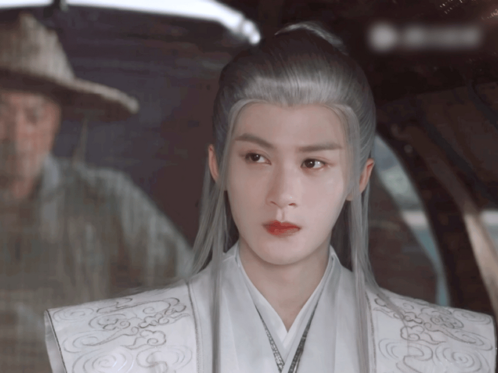 我今年23岁,他今年32岁.           (一) 初识.       因在《长相思》