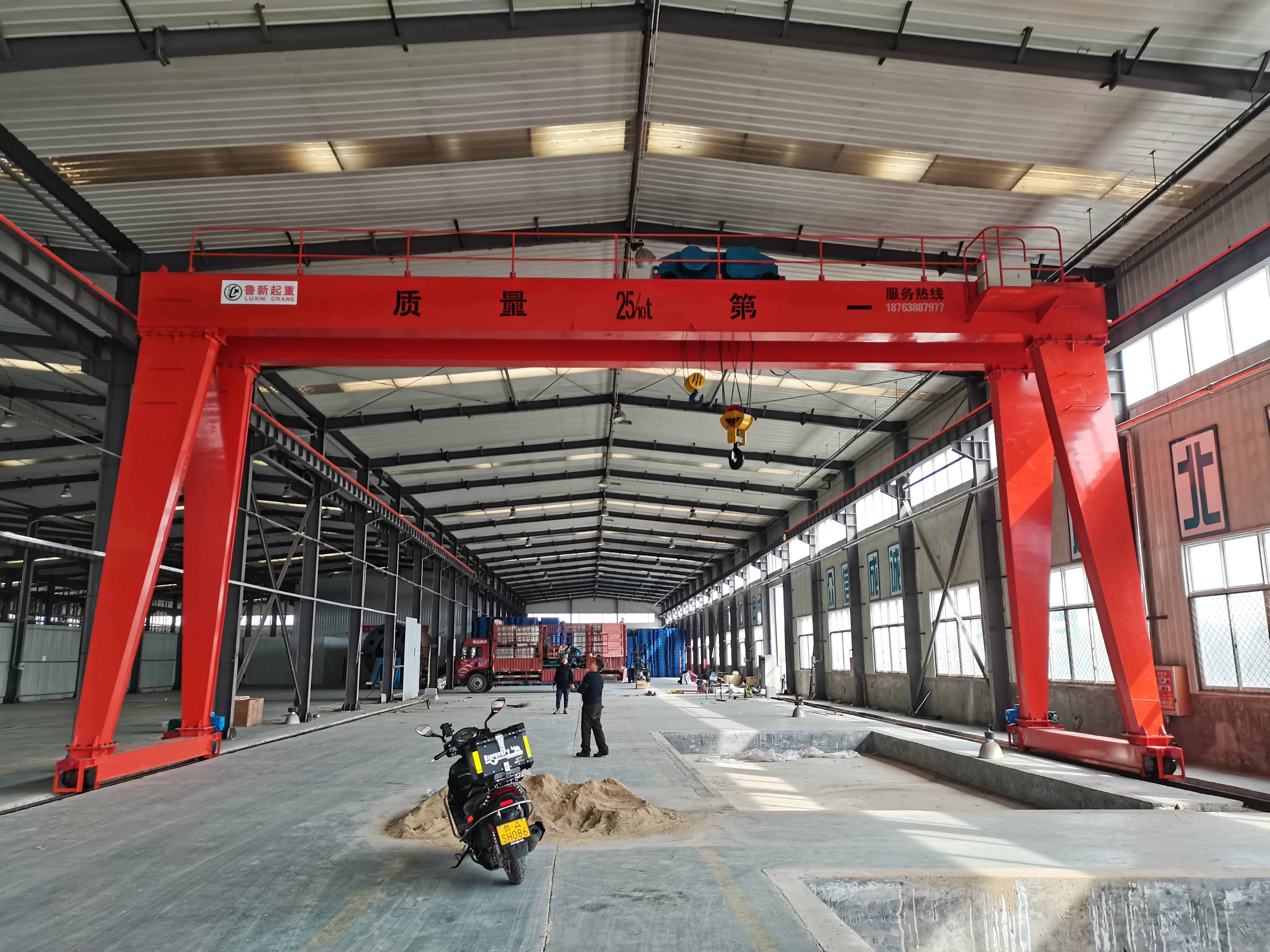 mhs型电动葫芦双梁门式起重机特点:       mhs型-电动葫芦门式起重机
