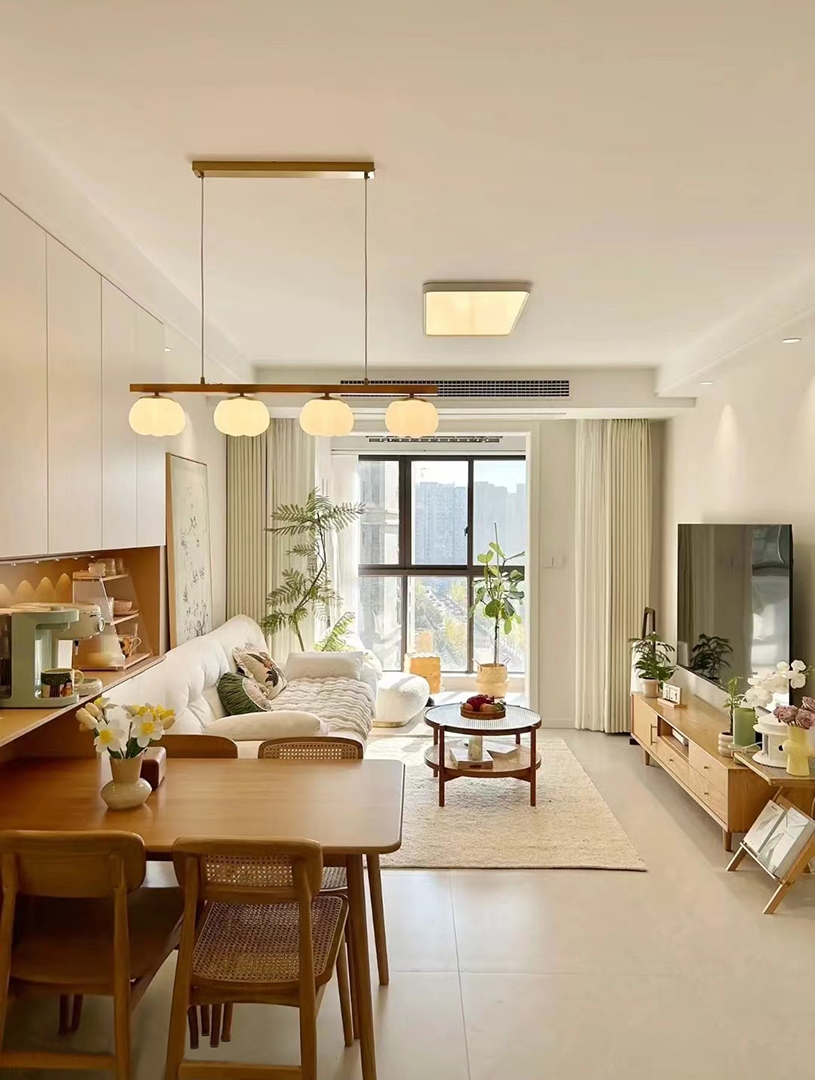 哈啰,欢迎你们来参观我建筑面积78平,套内60平的小房子,三室一厅,西边