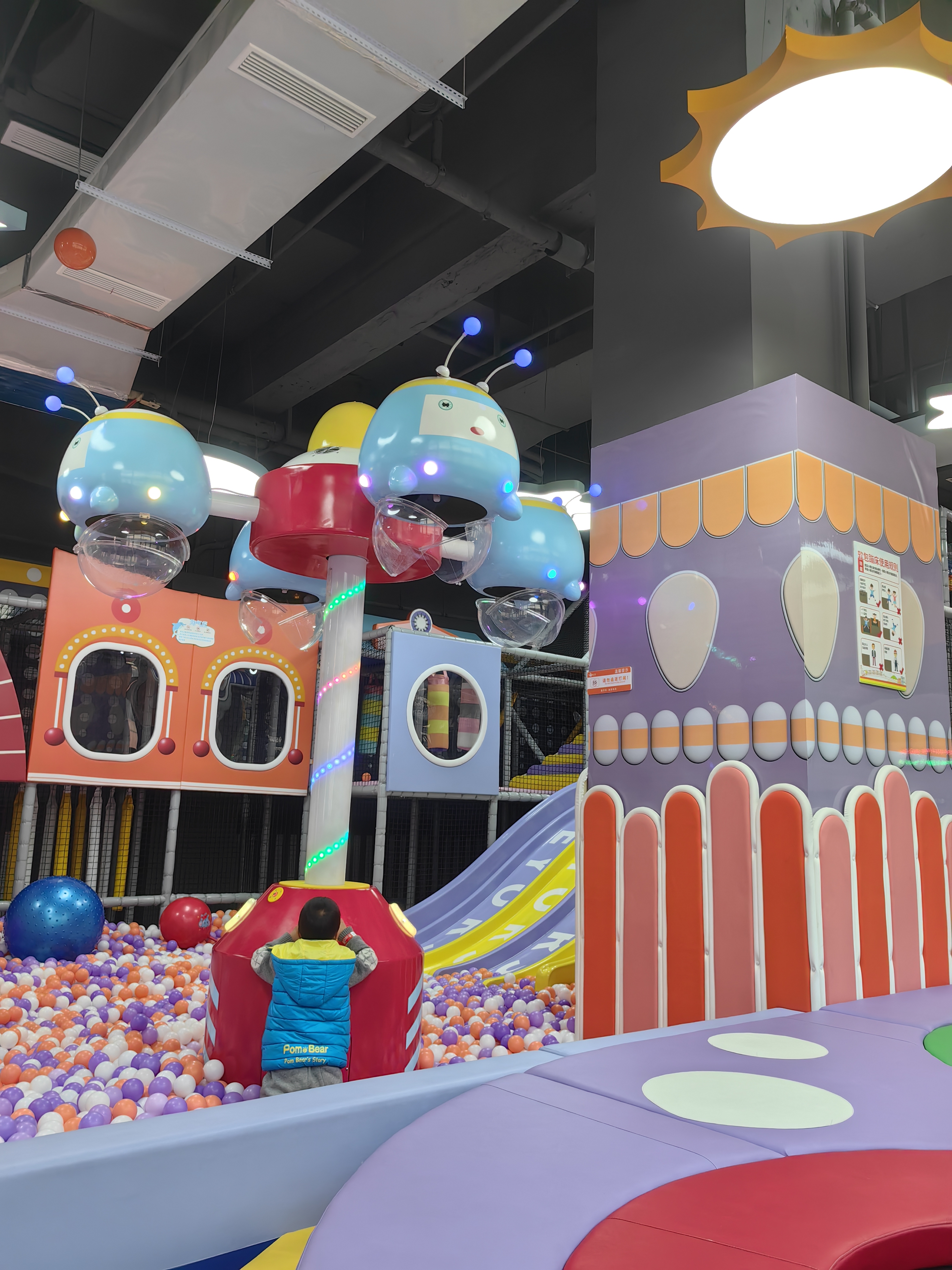 游乐场也是一个小型的家庭教育修罗场.