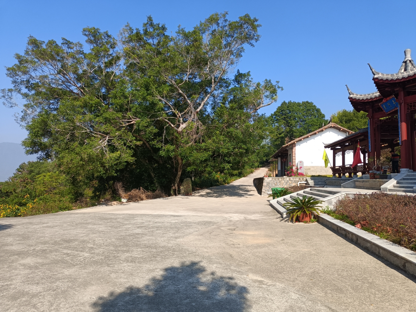 仙游县榜头镇云庄村王于洁,苏华革命伉俪纪念园在革命烈士建立英烈亭.