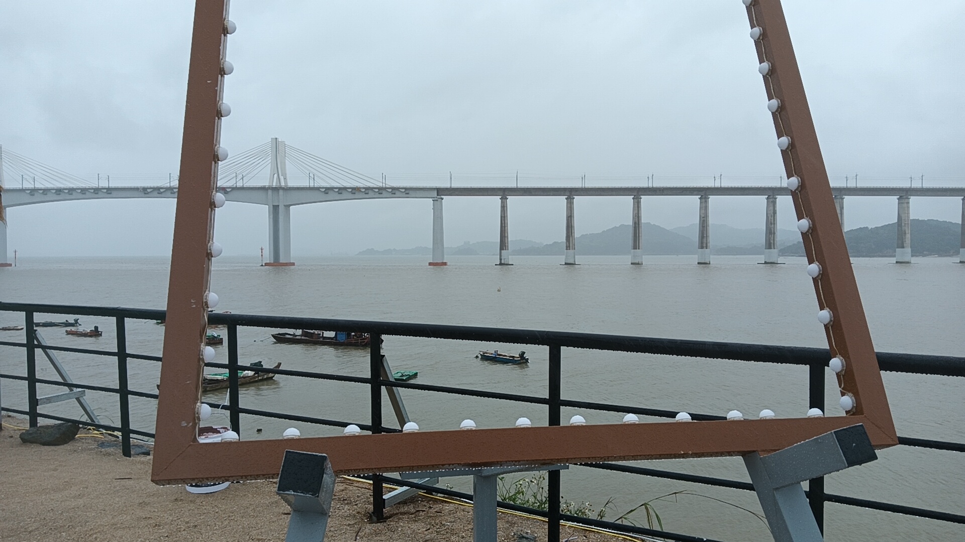 仙游县的枫亭镇朱寨海滩,是这片土地上难得的海洋瑰宝.