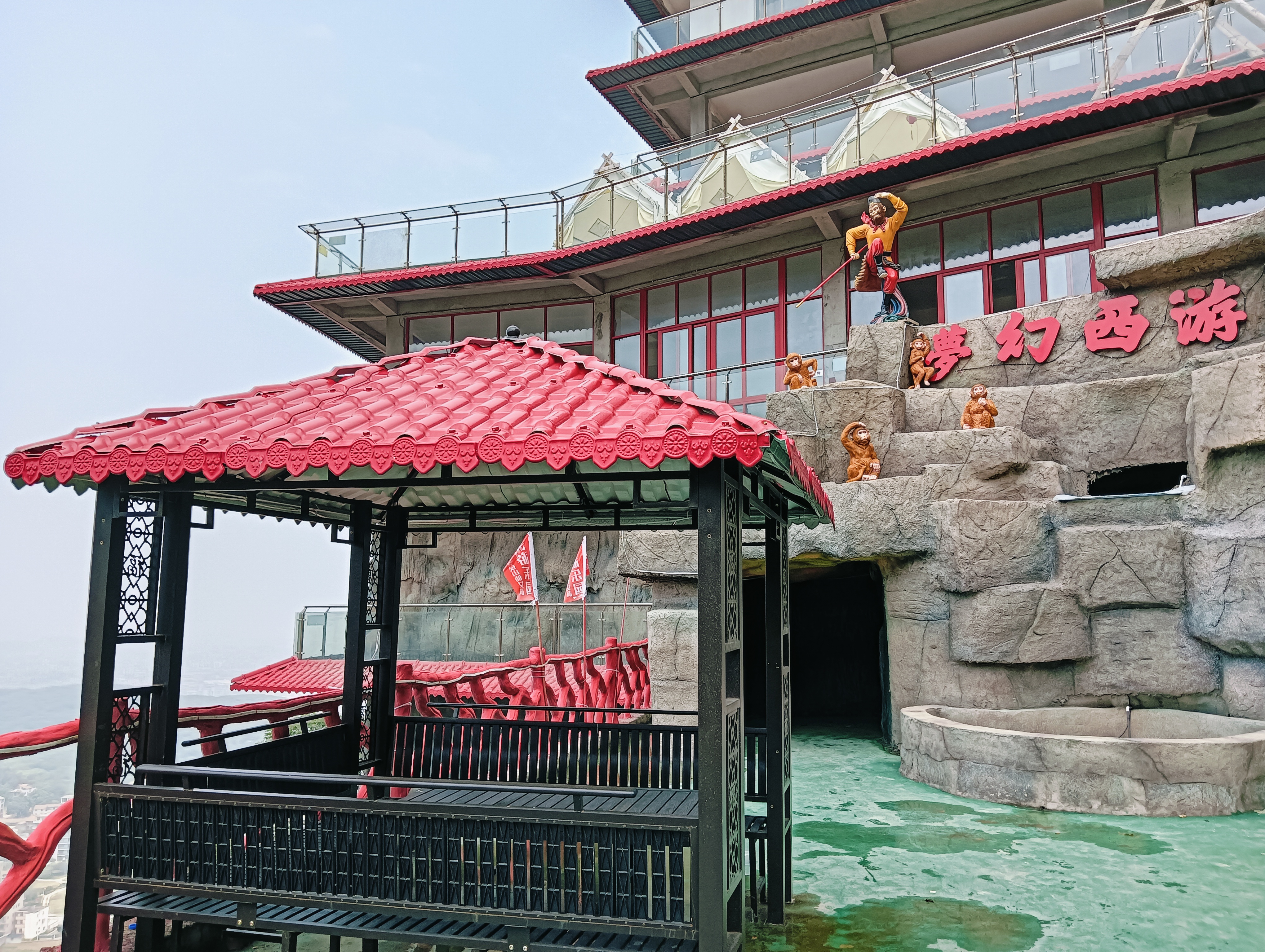 莆田市荔城区北高镇的五候山仙女洞景区,以其蕊珠宫,无相殿,九仙洞和