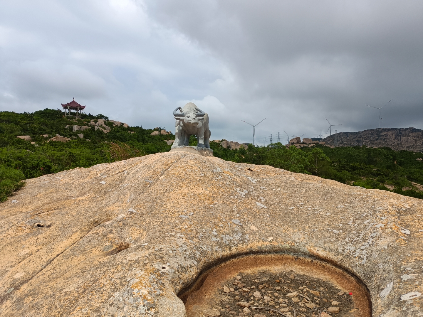 莆田市埭头镇天云洞天云洞位于莆田市埭头镇的山顶上,是一座天然形成