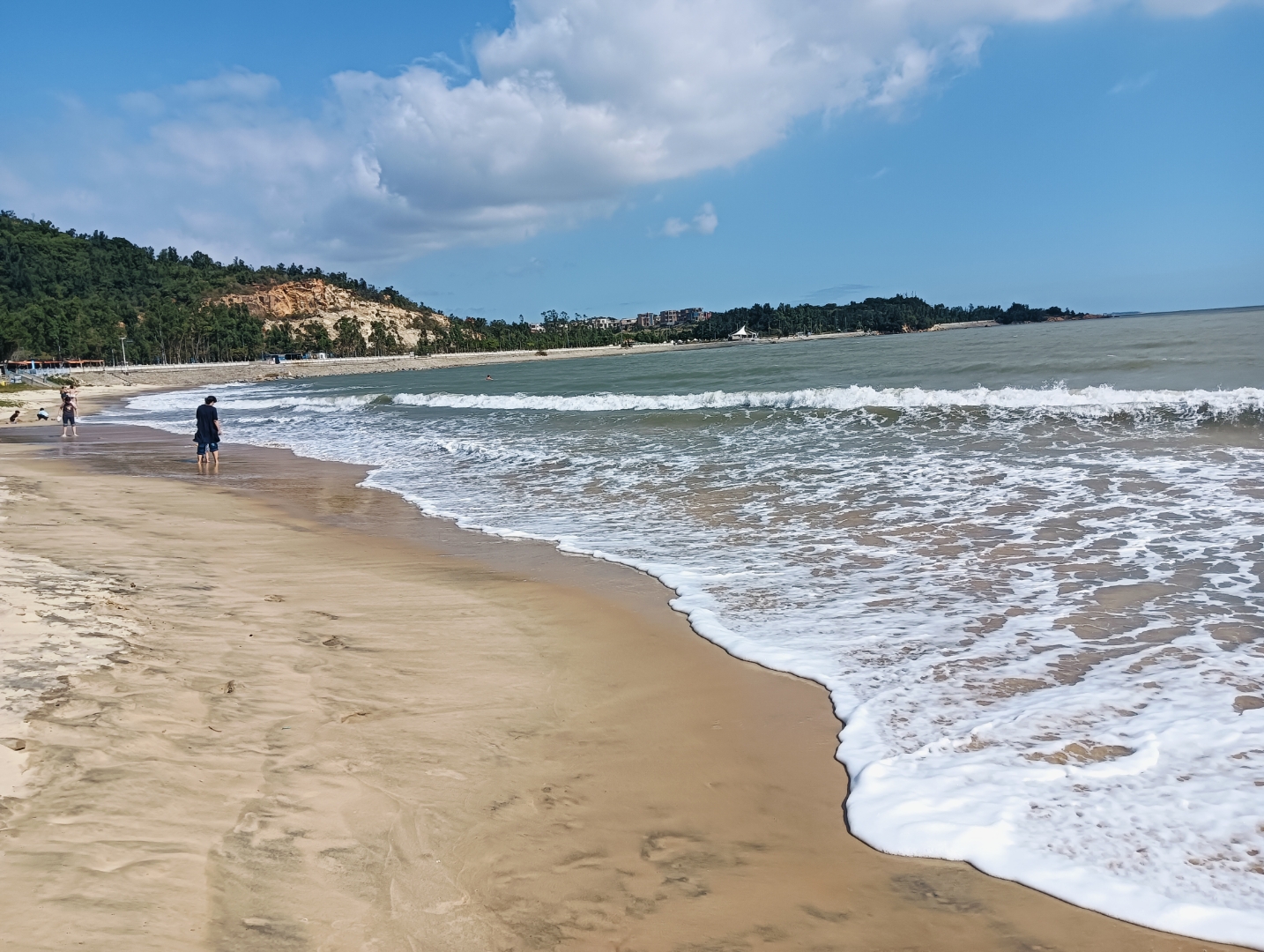 泉州市南部沿海,有一处迷人的海岸风光