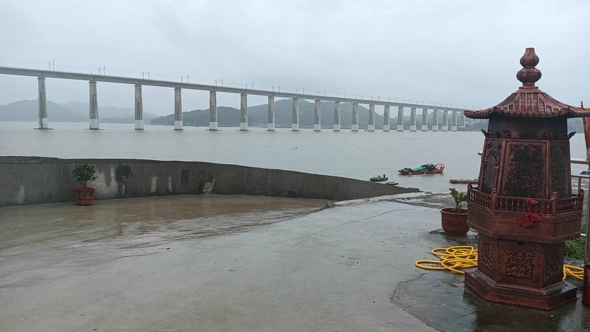 仙游县的枫亭镇朱寨海滩,是这片土地上难得的海洋瑰宝.