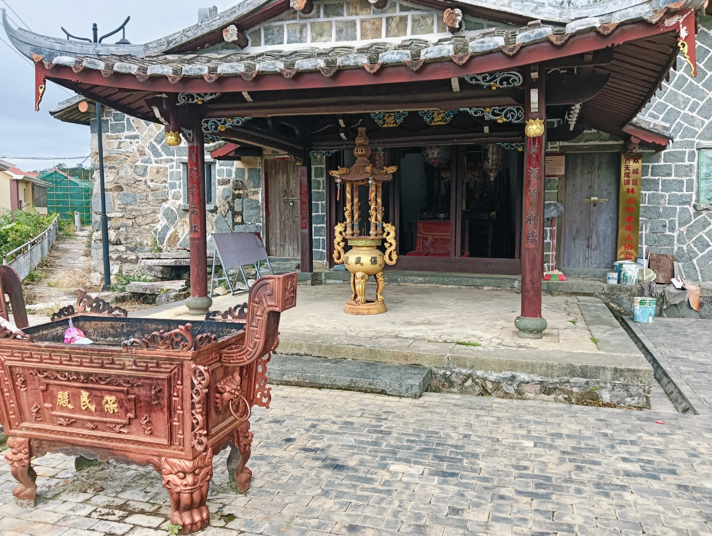 红城寺当地强行封寺院图片