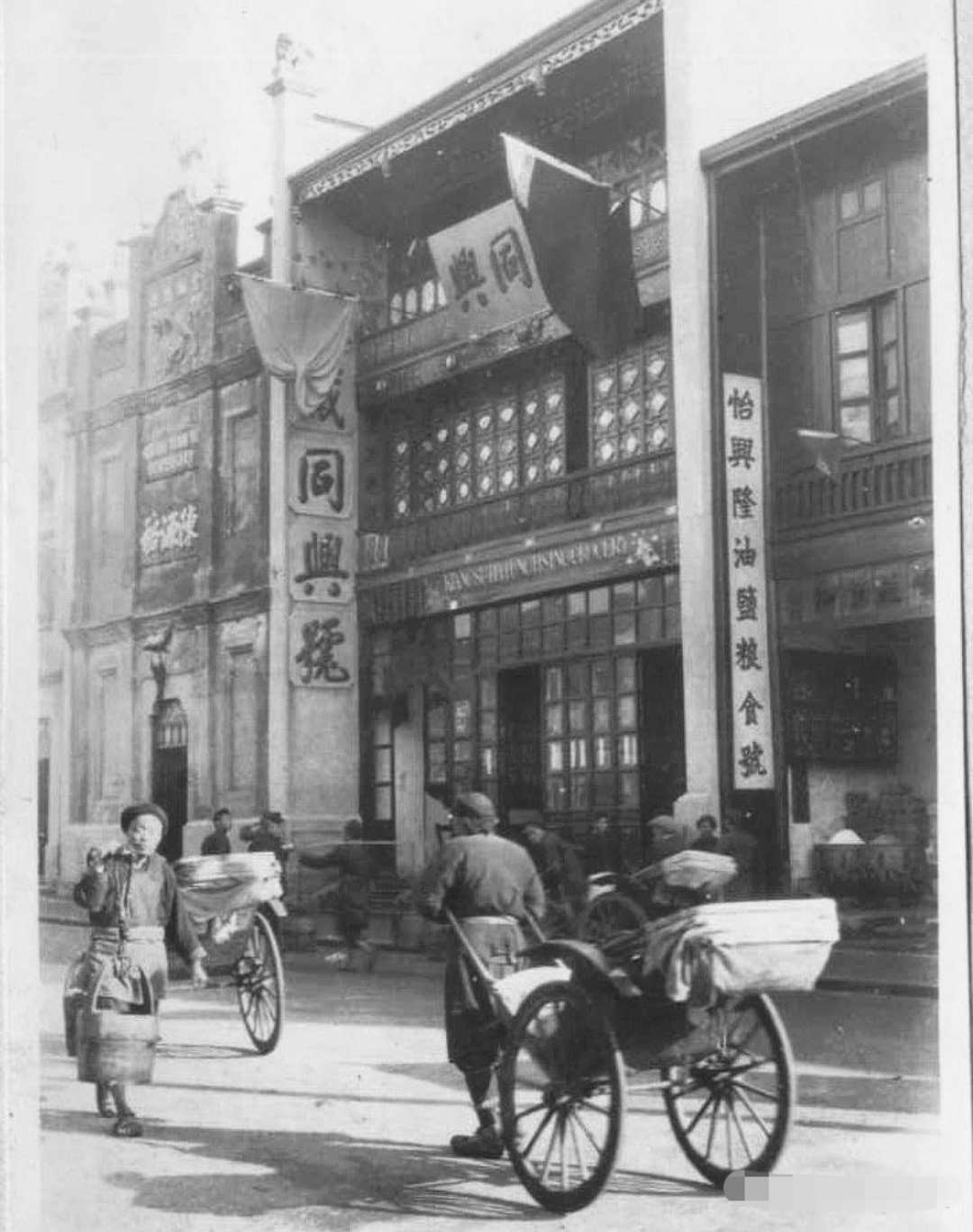 民国时期长沙城街景与ai对比,前三张为长沙老照片,后六张为ai生成