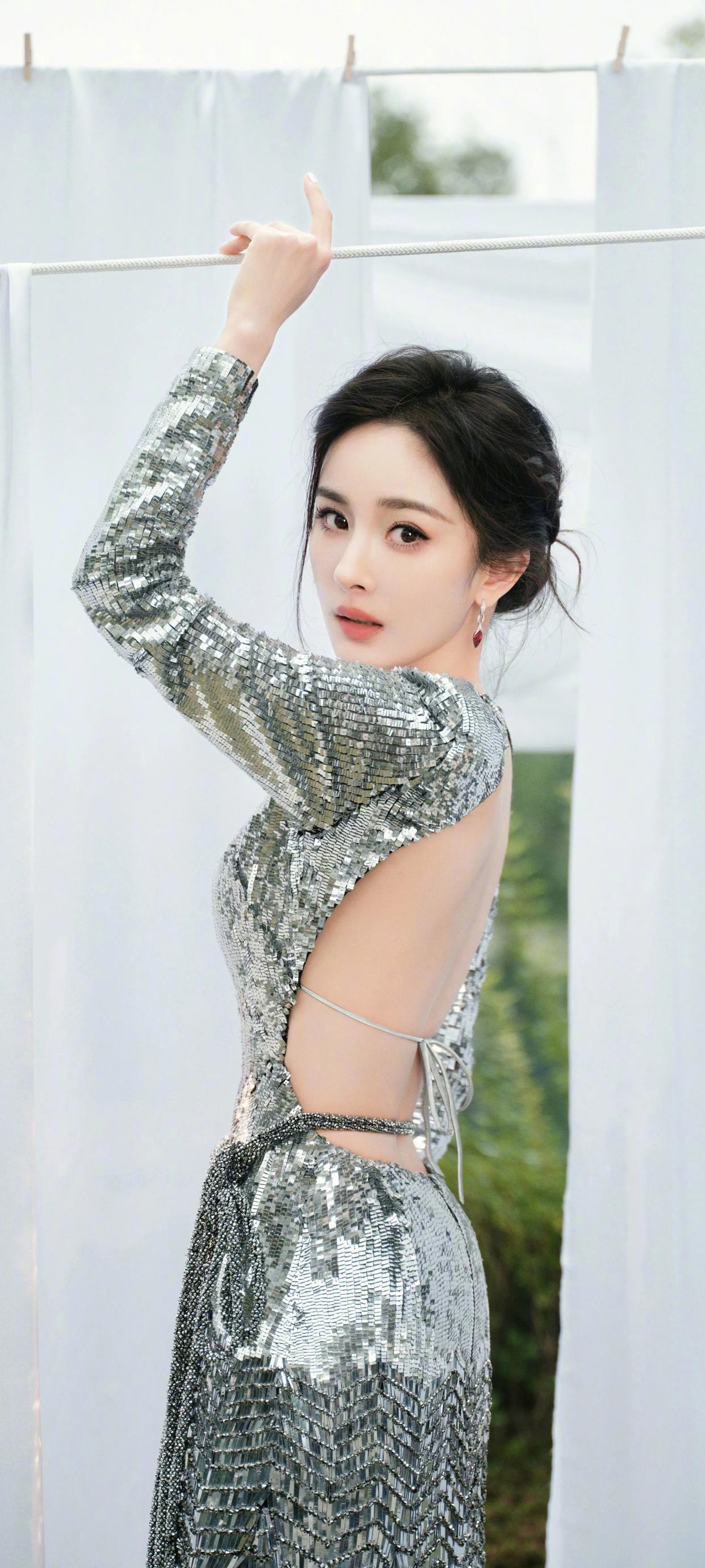 杨幂这组图真美,闪闪发光!