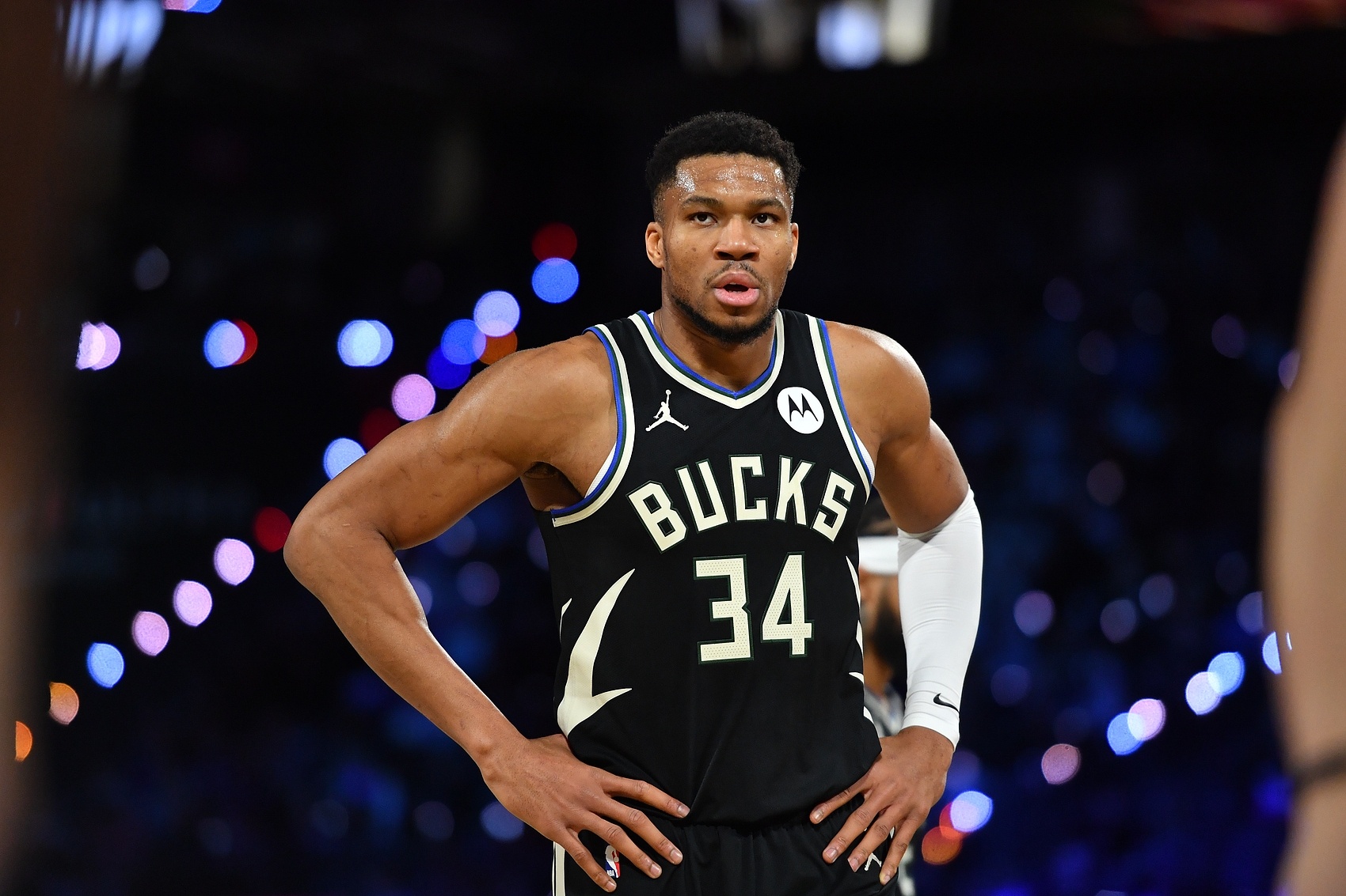 bsports体育：战术分析：雄鹿队如何利用字母哥的个人能力，统治比赛？的简单介绍