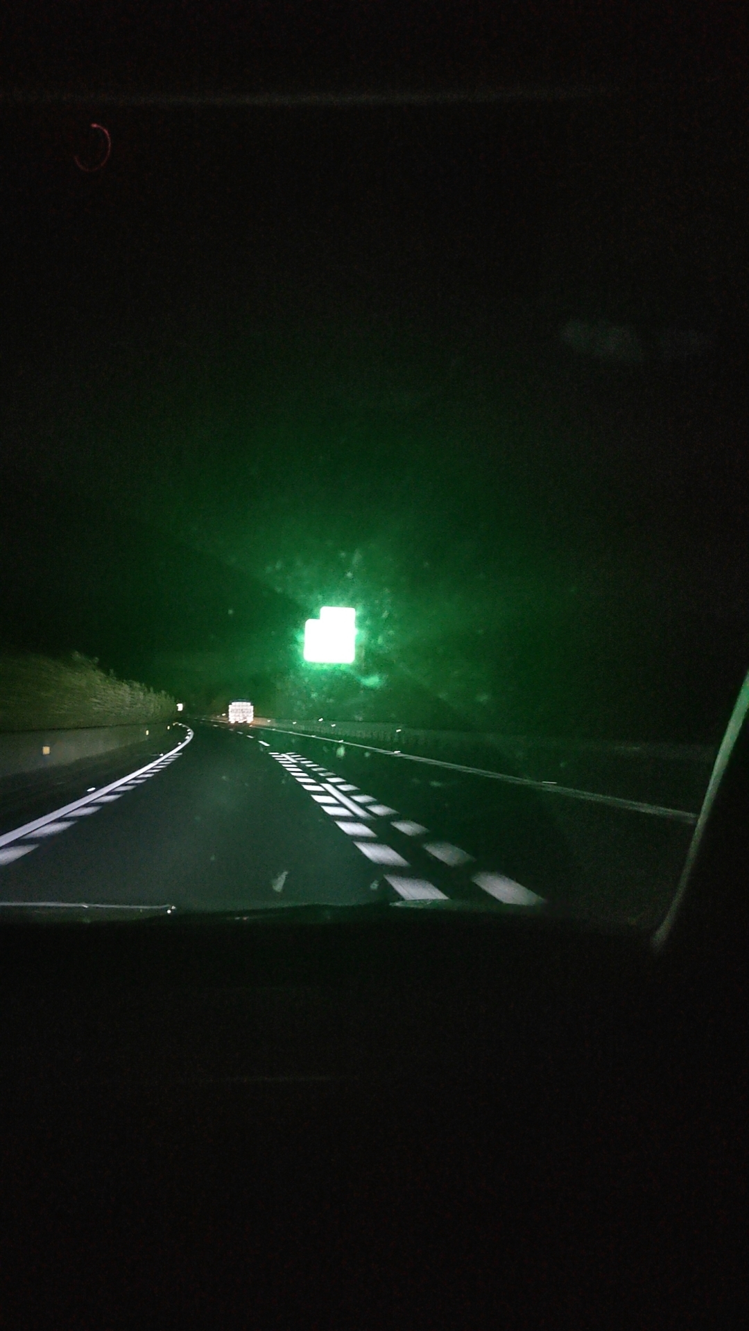 当然,理解您的需求后,我将为您构思一段精炼而富有深度的短文