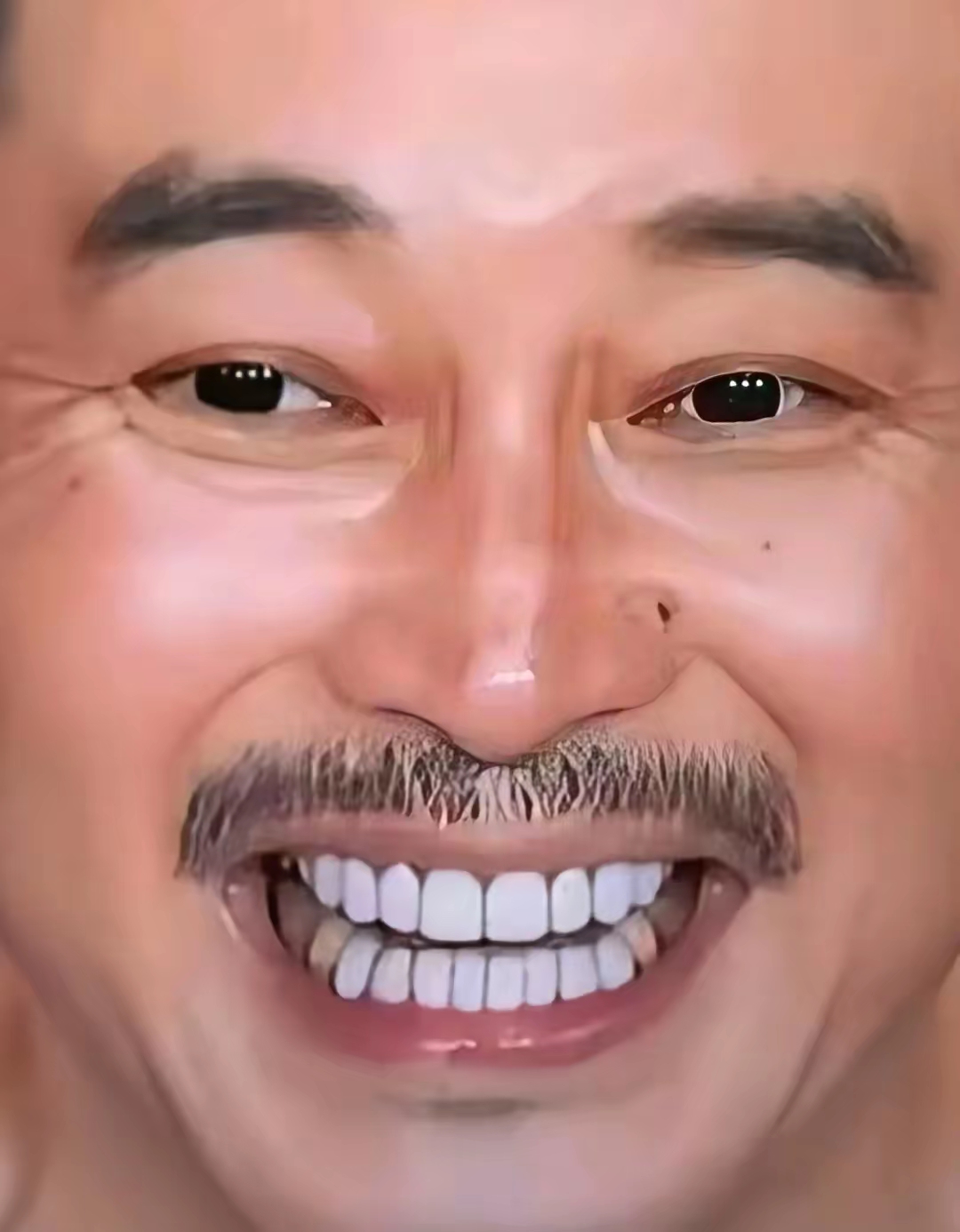 沙溢老师这小牙齿贴的太磕碜了吧 沙老师的牙齿这是前面营业,后面休息