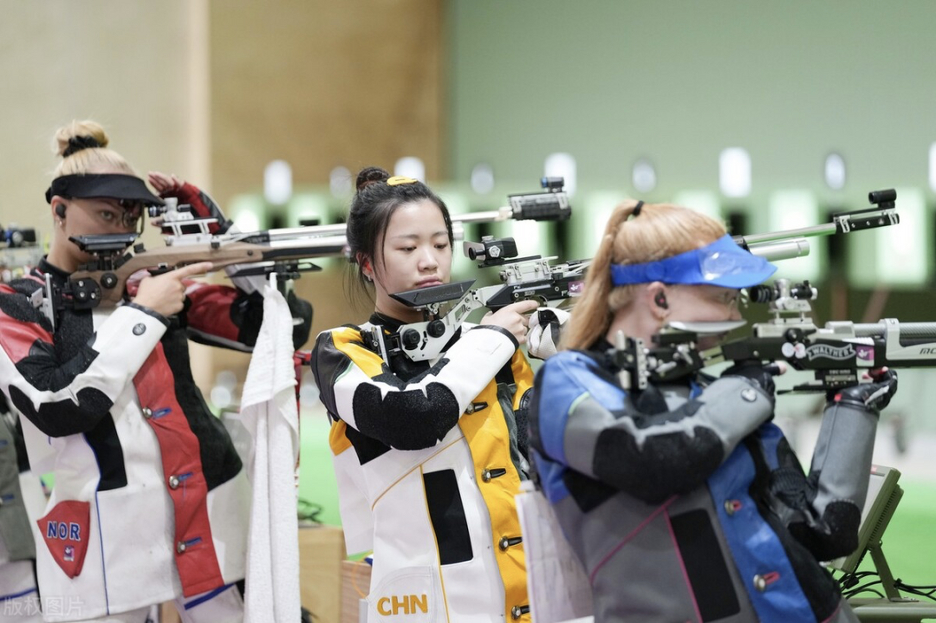 杨倩杨皓然10米气步枪夺冠# ,"喜杨杨"组合为中国队再添一金.
