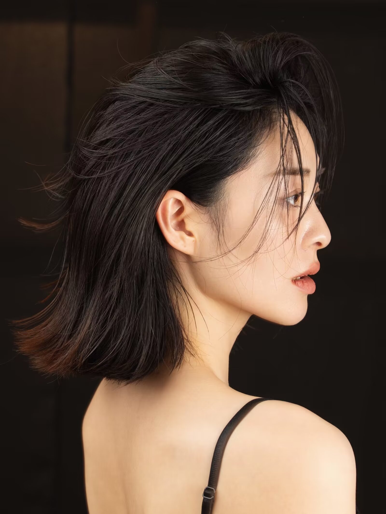 绝美侧身照惊艳登场