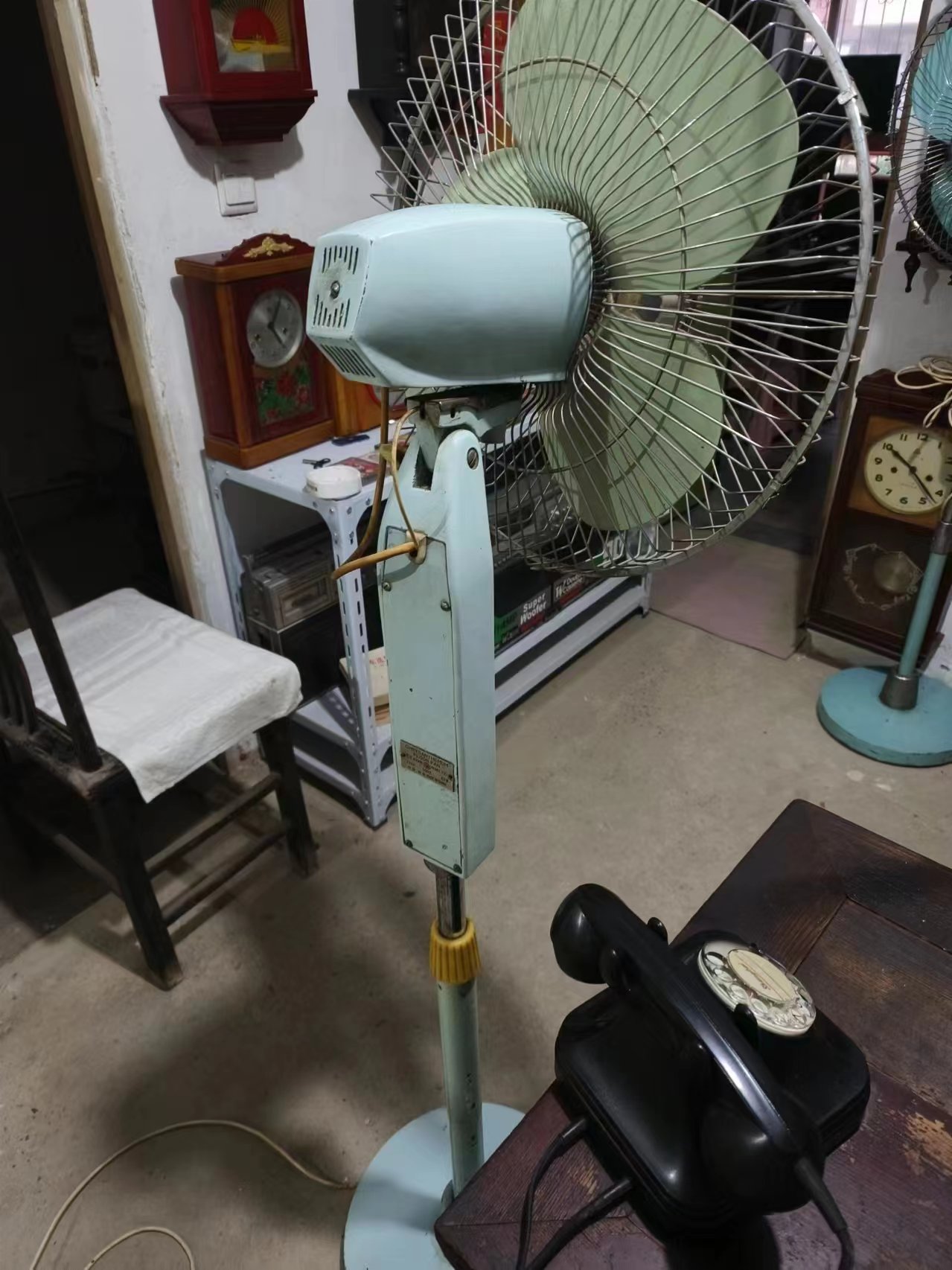 菊花牌电风扇最早生产的一批,质量好静音好风量大,沉重稳.